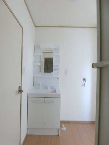 プレジール三柳の洗面所|102号室　イメージ