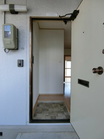 プレジール三柳の玄関|102号室　イメージ