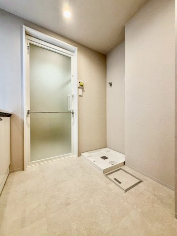 ファミール守口駅前エアーズタワーの脱衣所|湯上りもストレスフリー、深呼吸したくなるほどの広々脱衣所。