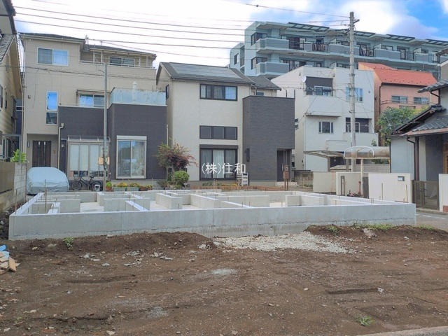 入間郡三芳町大字藤久保の新築一戸建の前面道路含む現地写真