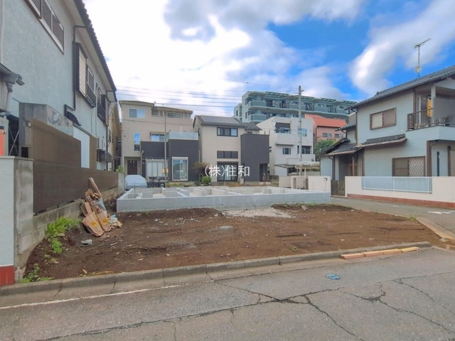 入間郡三芳町大字藤久保の新築一戸建の前面道路含む現地写真