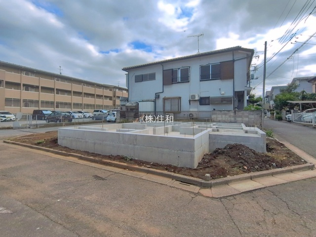 入間郡三芳町大字藤久保の新築一戸建の前面道路含む現地写真