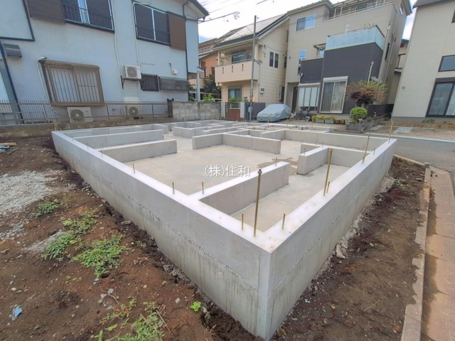 入間郡三芳町大字藤久保の新築一戸建の前面道路含む現地写真