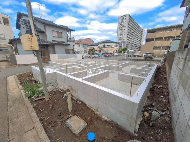 入間郡三芳町大字藤久保の新築一戸建の前面道路含む現地写真