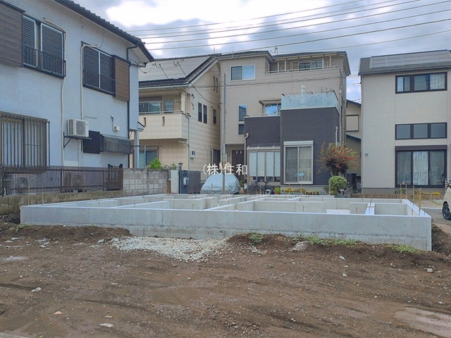 入間郡三芳町大字藤久保の新築一戸建の前面道路含む現地写真