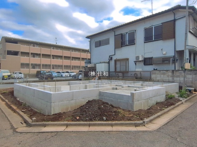 入間郡三芳町大字藤久保の新築一戸建の前面道路含む現地写真