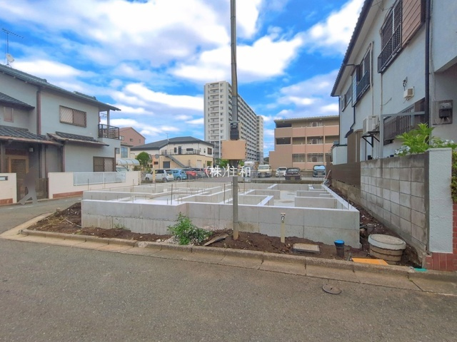 入間郡三芳町大字藤久保の新築一戸建の前面道路含む現地写真