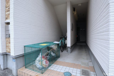 【エントランス】 | Y'sSquare名城公園 | 建物の内部です