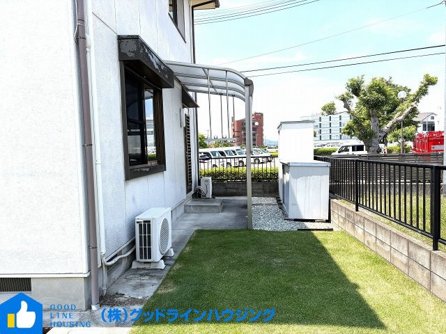 社戸建の庭|屋根付き物干しスペース