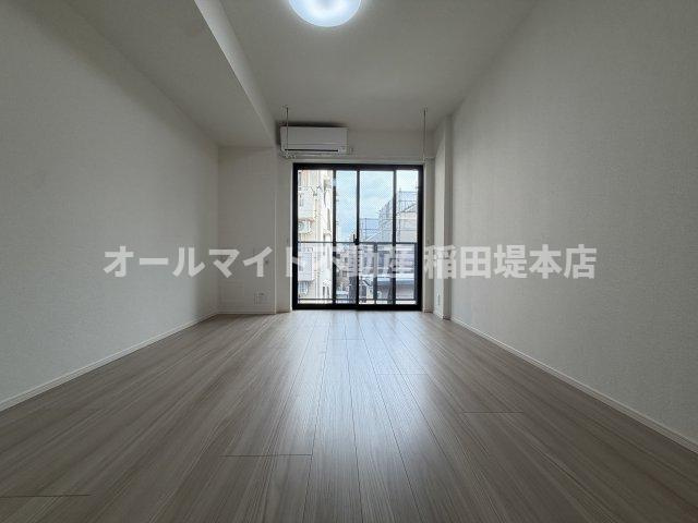 川崎市多摩区登戸新町の賃貸マンションの居間・リビング