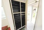 【玄関】 | 富士見市渡戸3丁目　中古一戸建住宅　(ふじみ野店) | シューズボックスもあり玄関周りがすっきり片付きます。