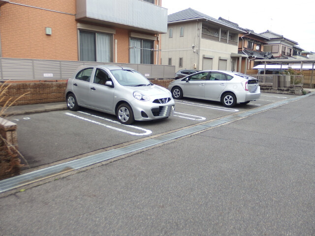 ヴィラ・ルミエールの駐車場