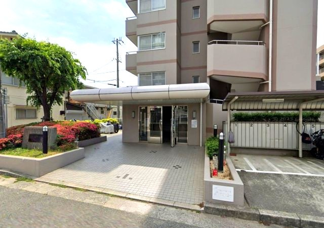 ユニライフ阪神杭瀬のエントランス