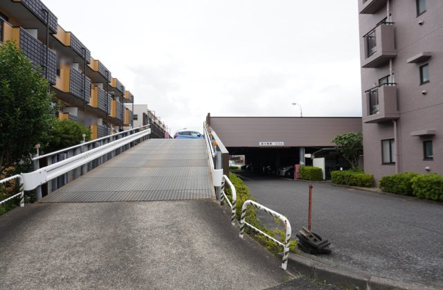 セントラルメゾン草加の駐車場