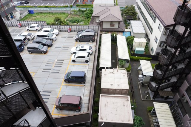 セントラルメゾン草加の駐車場