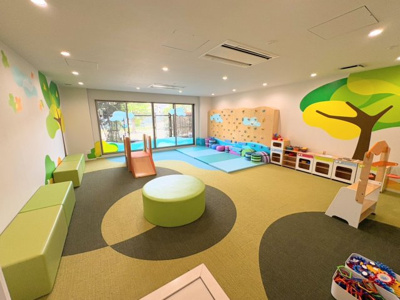 【その他共用部分】 | パークホームズLALA名古屋みなとアクルス | ◆1階の共有部にはキッズスペース施設が完備。なんとエアコン完備で9時～18時まで利用可能な室内遊び場なんです♪小学生未満のお子様がいらっしゃるご家族にはとっても嬉しい内容ですよね。