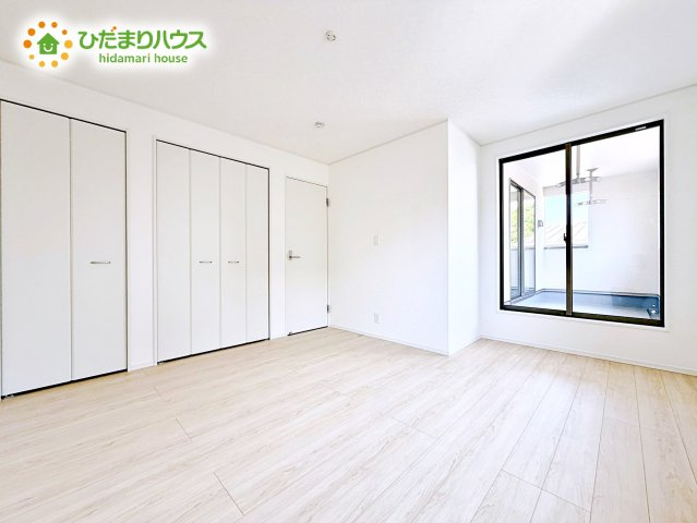 【寝室】 | 東海村村松第6　新築戸建　2号棟 | バルコニーに面していて、たっぷり光りの入る明るい主寝室です！
