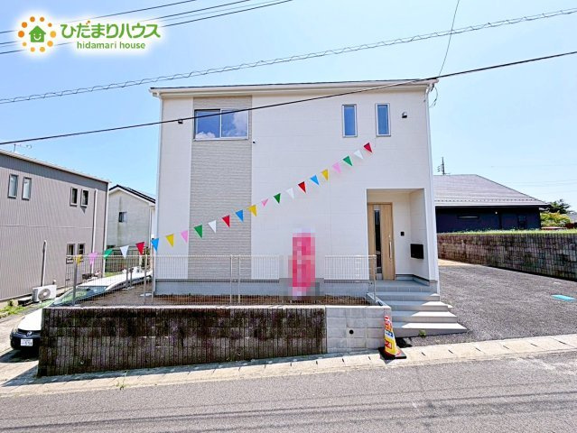 【外観】 | 東海村村松第6　新築戸建　2号棟 | 陽当たりが良いので、日中の照明を利用しなくてよいため、光熱費の節約にもつながります。
