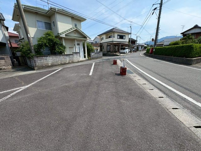 国安事務所の駐車場