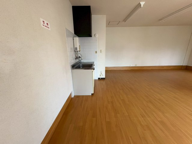 国安事務所の内装
