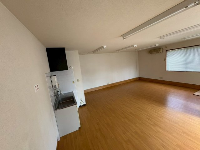 国安事務所の内装