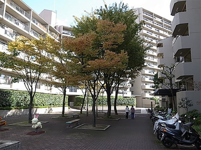 星和プラネタウン千里南第1期C棟の外観