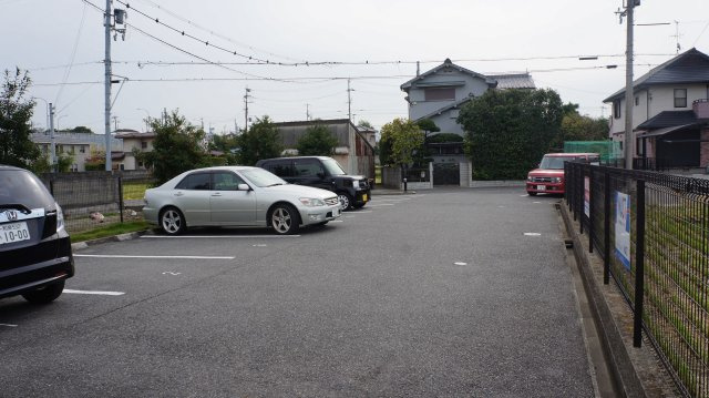 カーサワケダの駐車場