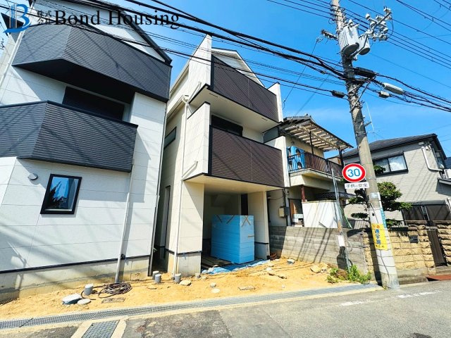 JR西明石駅徒歩12分　野々上1丁目　新築2区画　2号棟の前面道路含む現地写真
