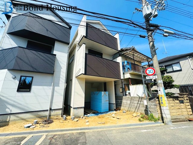 JR西明石駅徒歩12分　野々上1丁目　新築2区画　2号棟の前面道路含む現地写真