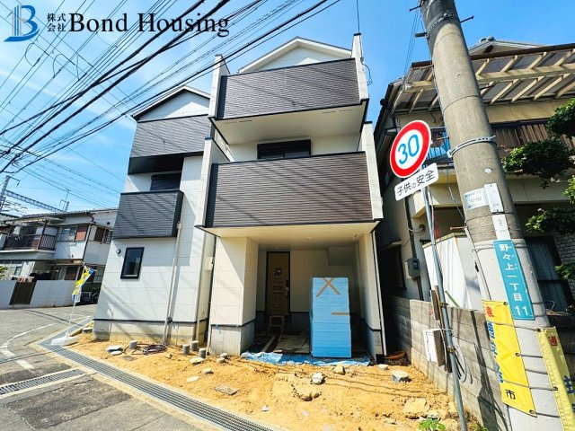 JR西明石駅徒歩12分　野々上1丁目　新築2区画　2号棟の前面道路含む現地写真