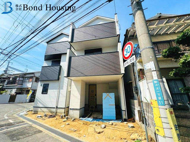 JR西明石駅徒歩12分　野々上1丁目　新築2区画　2号棟の前面道路含む現地写真