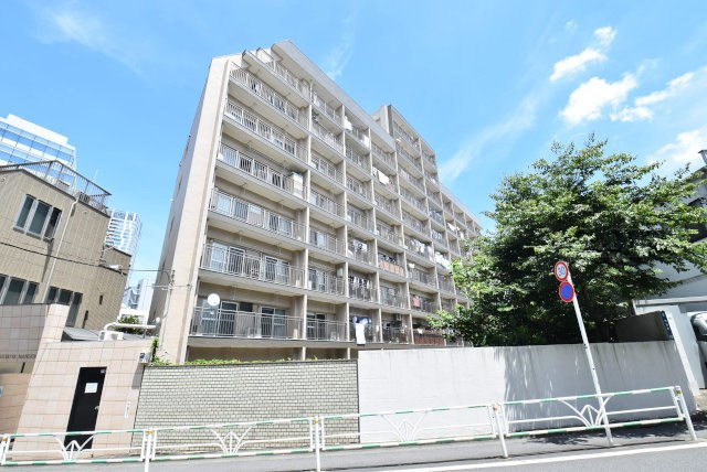 【現況写真】 | 渋谷マンション | 前面道路と外観の様子です。～即日のご見学可能～　お問合せはお気軽にどうぞ。