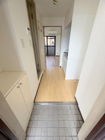 パール大宮の玄関