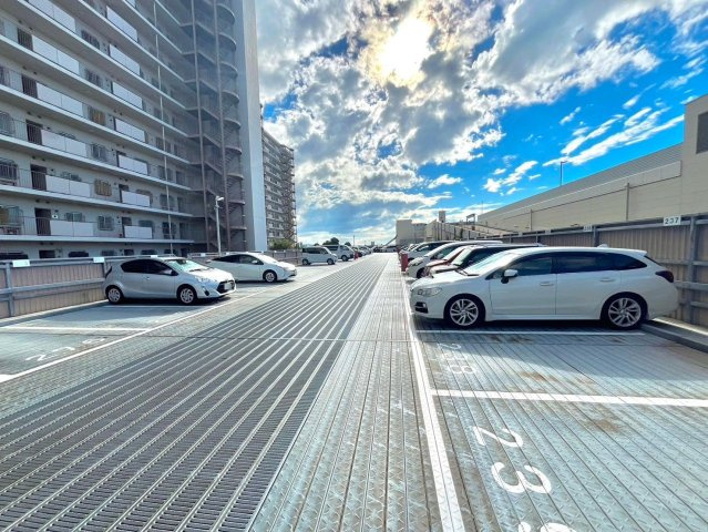 スクエアかいづか１番館の駐車場