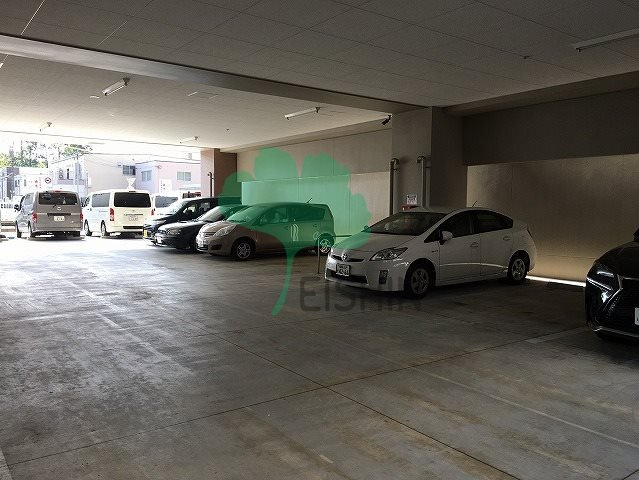 グランフォーレ博多駅東プレミアの駐車場