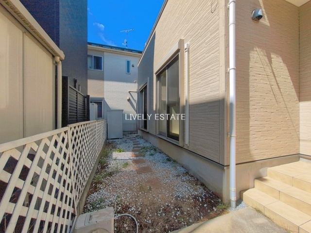 草加市稲荷4丁目 中古戸建の庭