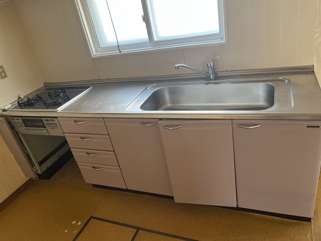 美幌町字三橋町1丁目7番13　中古住宅のキッチン