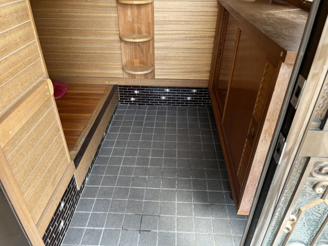 美幌町字三橋町1丁目7番13　中古住宅の玄関