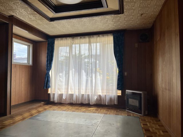 美幌町字三橋町1丁目7番13　中古住宅の居間・リビング