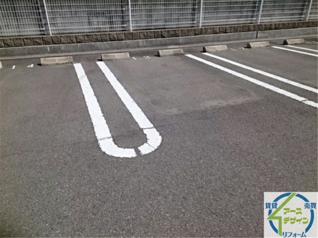 パイン　グローブの駐車場