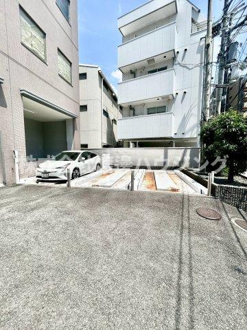 メゾン中央の駐車場
