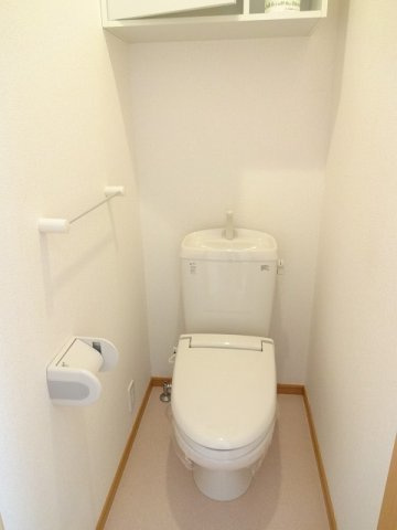グランデールⅡのトイレ|落ち着いた色調のトイレです