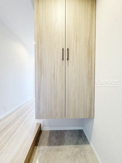 【玄関】 | 境南マンション | 玄関ドアを背に室内を撮影。部屋の第一印象はいかがですか。～即日のご見学可能～　お問合せはお気軽に。