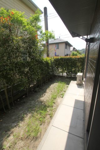 タッチアネックス　C棟の庭