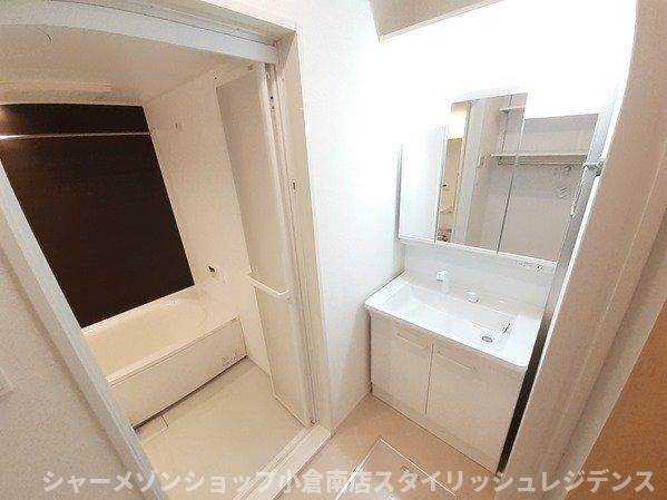 コスモス　Ａの洗面所|広い洗面スペース