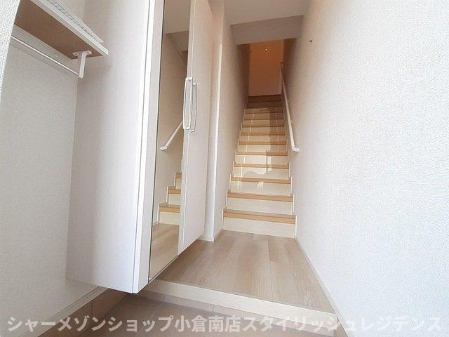 グランドエスポワール行橋　Ⅰの玄関|明るい玄関です