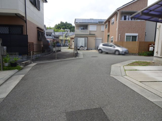【前面道路含む現地写真】 | 川西市新田1丁目12の19　中古一戸建て