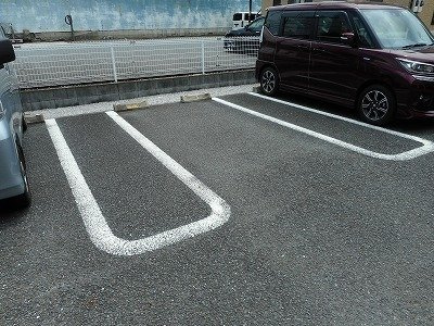 ウェストリバー　弐番館の駐車場