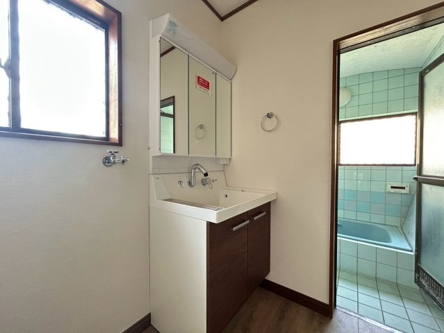 天神町　中古戸建の独立洗面台