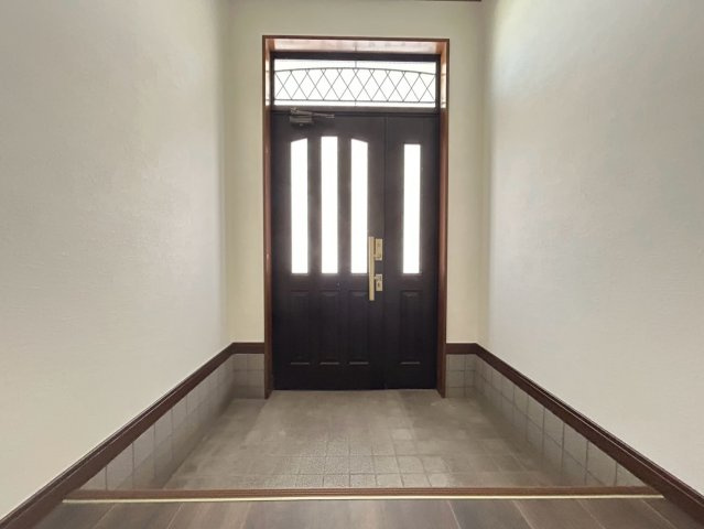 天神町　中古戸建の玄関